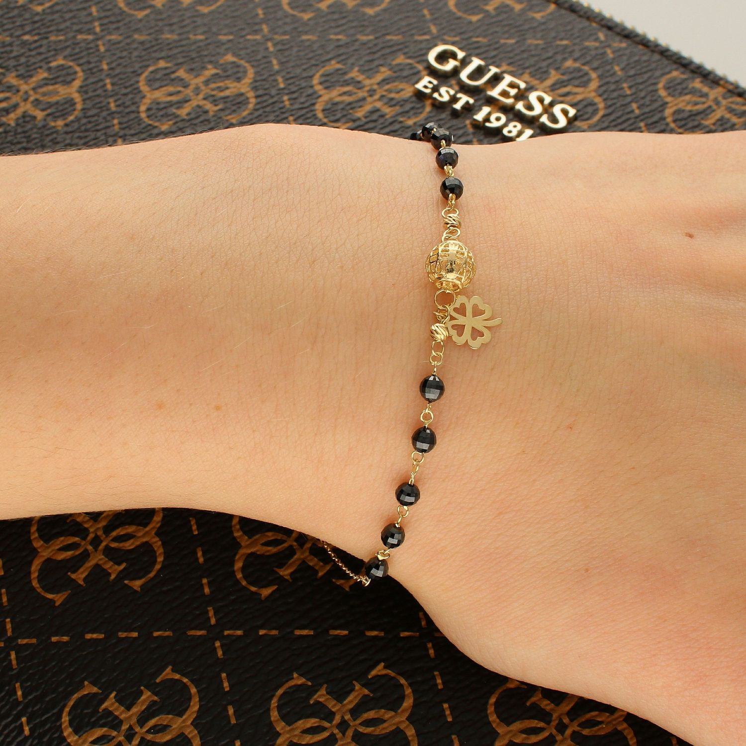 Złota bransoletka celebrytka z czarnymi cyrkoniami BR 4547. Złota bransoletka celebrytka. Złota bransoletka z czarnymi dodatkami. Złota bransoletka z cyrkoniami. Złota bransoletka celebrytka idealna na pr.jpg